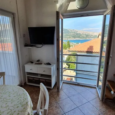 Apartment Helmut With Sea View