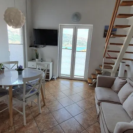Zlatko With Sea View Apartament Baška