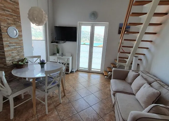 Apartment Zlatko With Sea View Lägenhet Baška